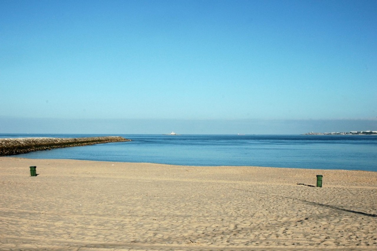 17 zonas balneares de Almada com Qualidade de Ouro