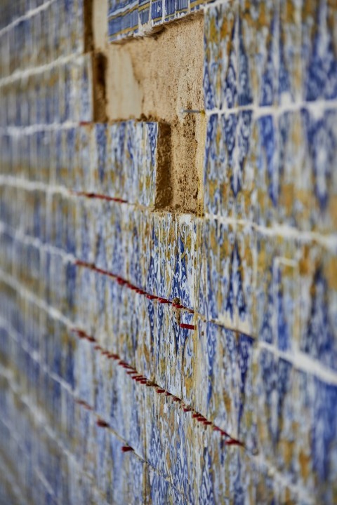 Azulejos repostos na alpendrada do Mosteiro de São Dinis e São Bernardo