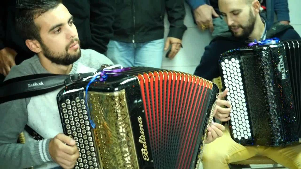 As Charolas de Bordeira e a Festa de Pinha são finalistas das 7 Maravilhas de Portugal
