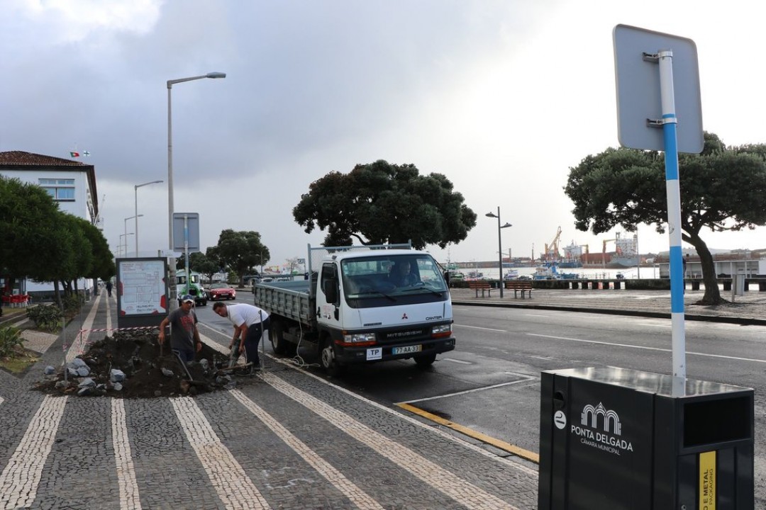 Ponta Delgada com novos abrigos de passageiros na Avenida Infante D. Henrique