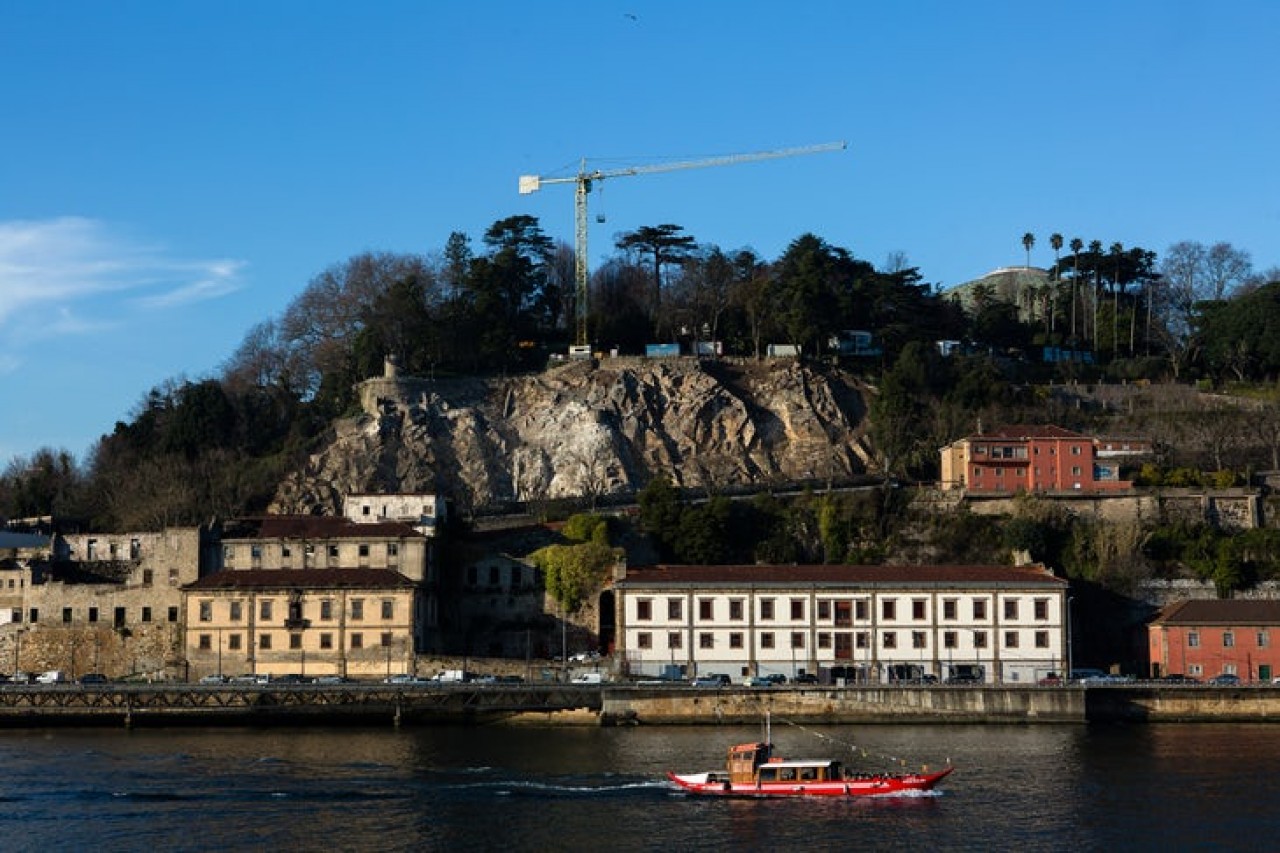Câmara do Porto lança concurso para elevador que vai ligar a Rua da Restauração ao Palácio de Cristal
