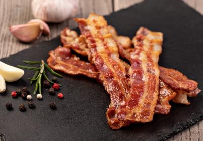 O truque que está a mudar tudo: porque deve deixar de fritar o bacon na frigideira