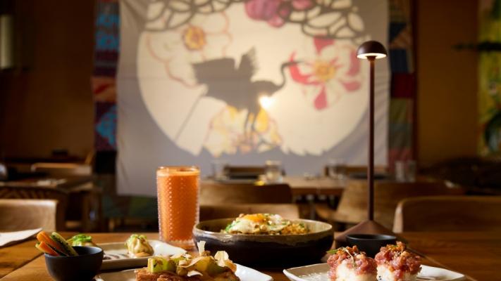 Jantar com Sombras e Sabores do Oriente