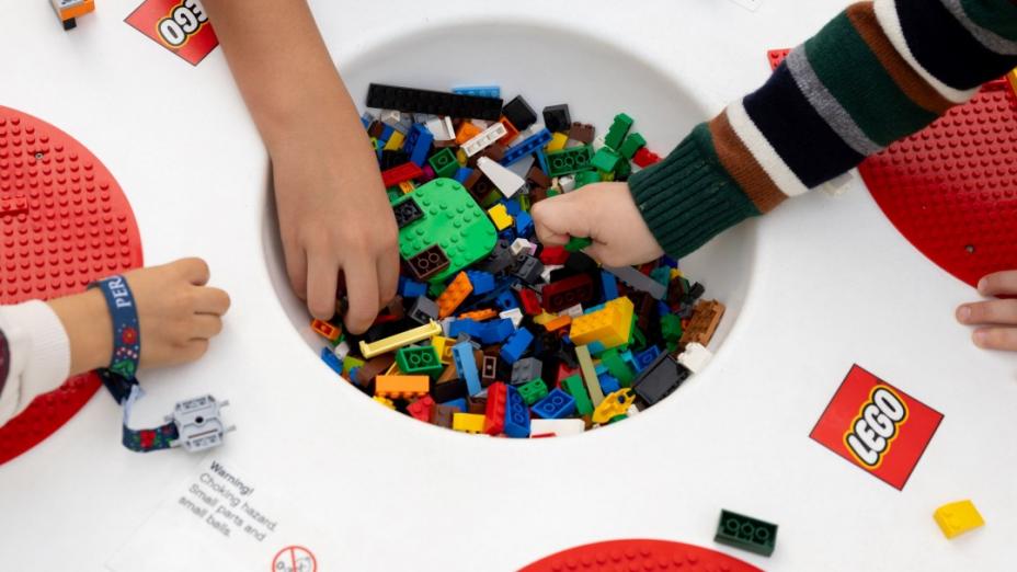 GRUPO LEGO JUNTA-SE À MAGIA DE PERLIM